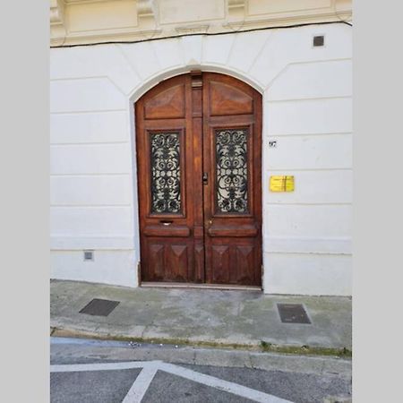 Appartement 70m2 avec jacuzzi privatif Salon-de-Provence Esterno foto
