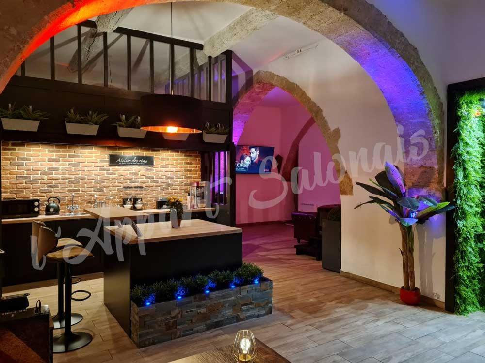 Appartement 70m2 avec jacuzzi privatif Salon-de-Provence Esterno foto